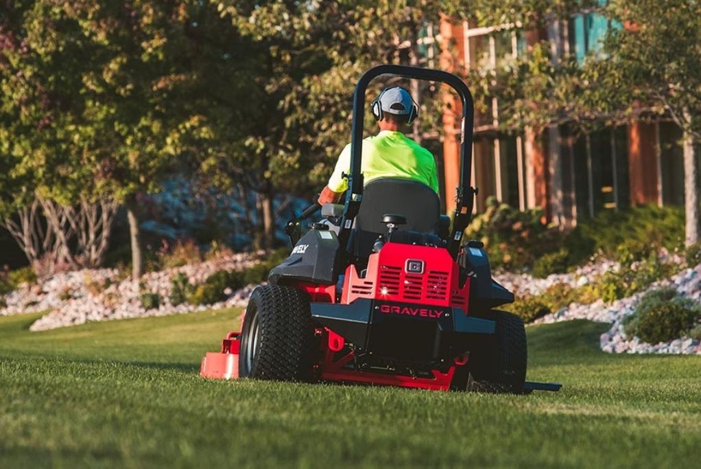 Best time of year to buy a zero turn mower for residential homes